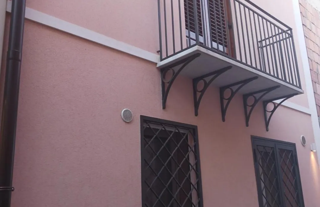 Alloro Apartment 9-1